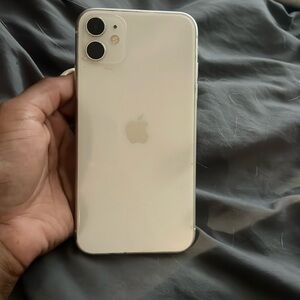 iPhone11 Slight crack at the top corner nothing that can’t be fixed is unlocked